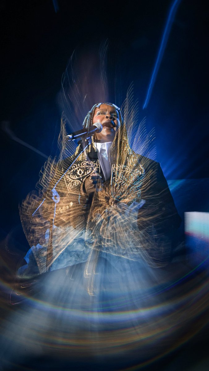 fernandoyokota's tweet photo. @MsLaurynHill, santificada seja a sua voz. 🙌
Cobertura fotográfica do #ChicShow para o @screamyell. https://t.co/d7fW64GjY6