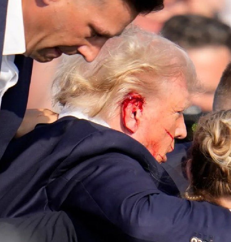 A partir de agora, sempre que Trump estiver prestes a ser preso, ele correrá para o hospital para cuidar da orelha.