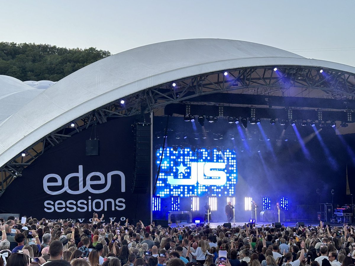chelseahodder_'s tweet photo. The best part about summer tours are the scenic outdoor venues. Eden Project was such a beautiful setting tonight! @JLSOfficial #JLSSummerTour @EdenProject #edensessions https://t.co/Q53lDIoJAL