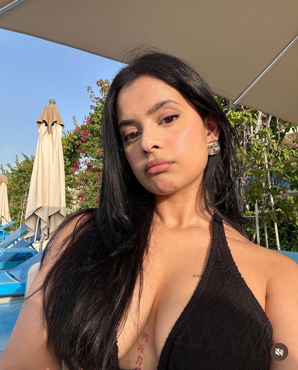 ShraddhasAng3ls's tweet photo. Dm for some no limits wankchat to my Indian sluts #wankchat #horny #slut #pisstribute #wanktribute https://t.co/SfsDYXAE4E
