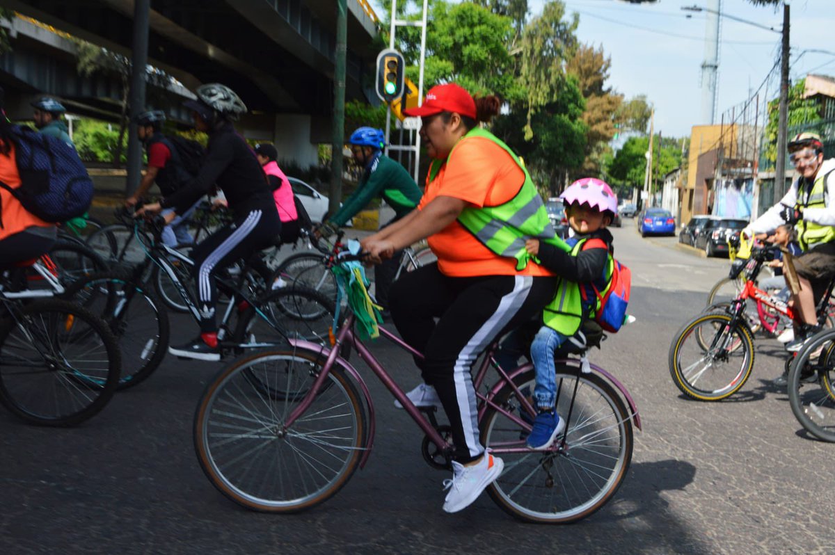 Javier_Hidalgo's tweet photo. @CdmxPilares @DeporteCDMX @julioperezdf @SECTEI_CDMX @OfeliaAngulo_ @CulturaCiudadMx @ccurieldeicaza @Alc_Iztapalapa La #DinoRodada une 
Pilares y las Utopías. 

El próximo 17 de agosto viene la #AcuaRodada Pilares para nadar en la alberca de olas de la Utopía de Cabeza de Juárez. @ClaraBrugadaM ✌🏽😎 https://t.co/VLbIGVYyRX