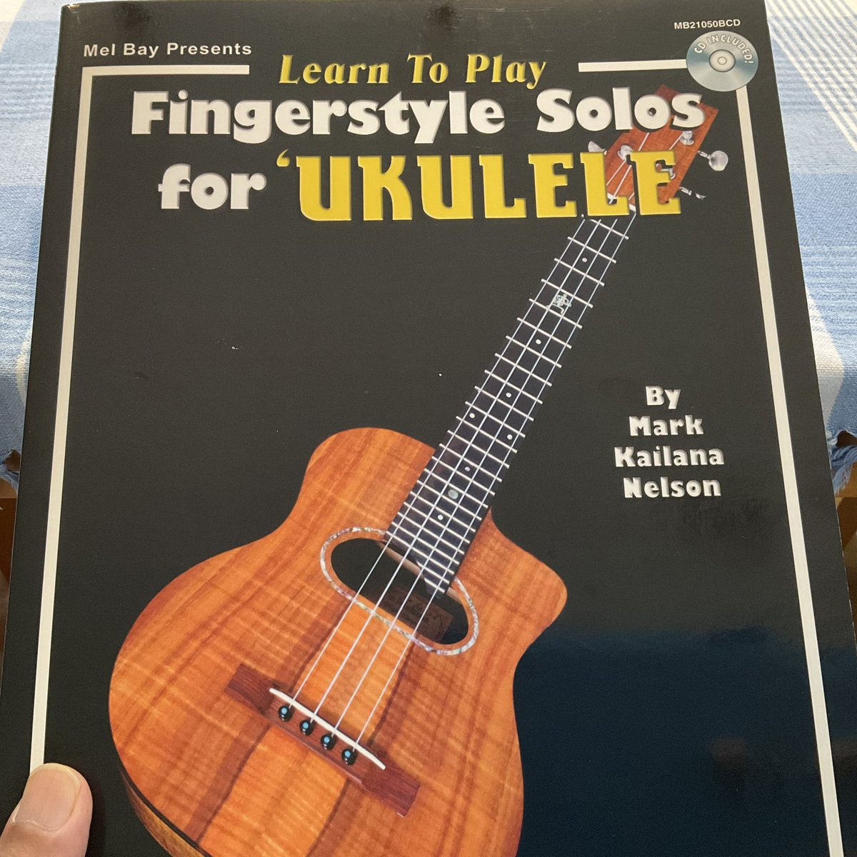 KTM819O4's tweet photo. #FingerstyleSolosForUkulele #MarkKailanaNelson
ウクレレ初心者🔰の方にもお勧めします!
AmazonでCD💿付きとCDなしを買えます! https://t.co/Zn2ppBO6XX