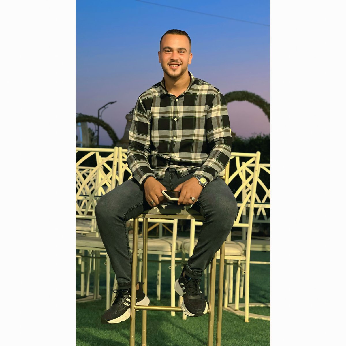 rasadmostafa1's tweet photo. عزز نفسگ الدنيا ترخصلگ 👑🔥 https://t.co/jSgQCQR8MK