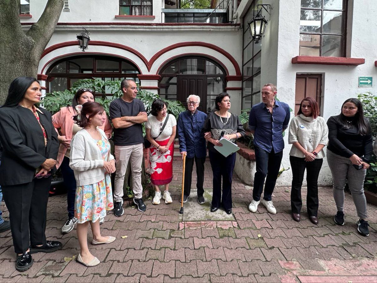 giogutierrezag's tweet photo. La Casa de Cultura Reyes Heroles te invita a celebrar los 99 años del maestro Arturo Estrada con una exposición especial. 🖼️ A partir de mañana, ven a disfrutar del arte de este gran pintor, alumno de Frida Kahlo. #PorSiempreFrida https://t.co/RxoaN3gDDC
