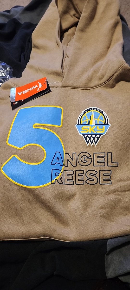 JsQuick3Pod's tweet photo. No lie, I just went outside and saw one of them was delivered already!! I JUST ordered it!  It feels mad comfortable, too!!  December here I come!!  😂😂 #skytown #angelreese #rooki5 https://t.co/wnAAq3yMkV