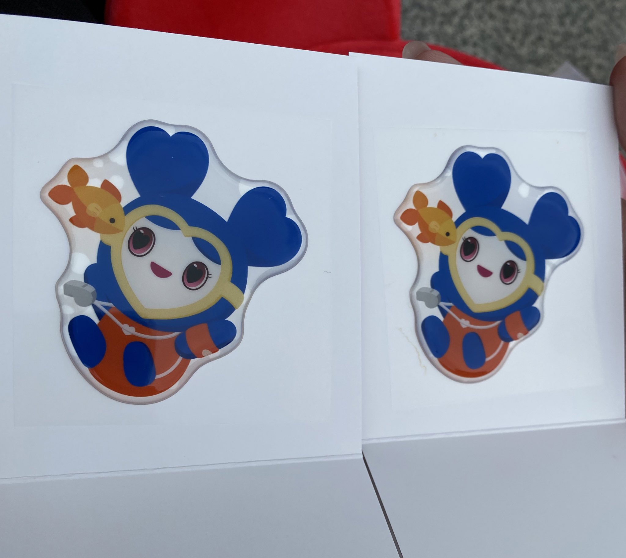 TWICEライブランダムラバーバンド、ランダムピンバッチ2点セット