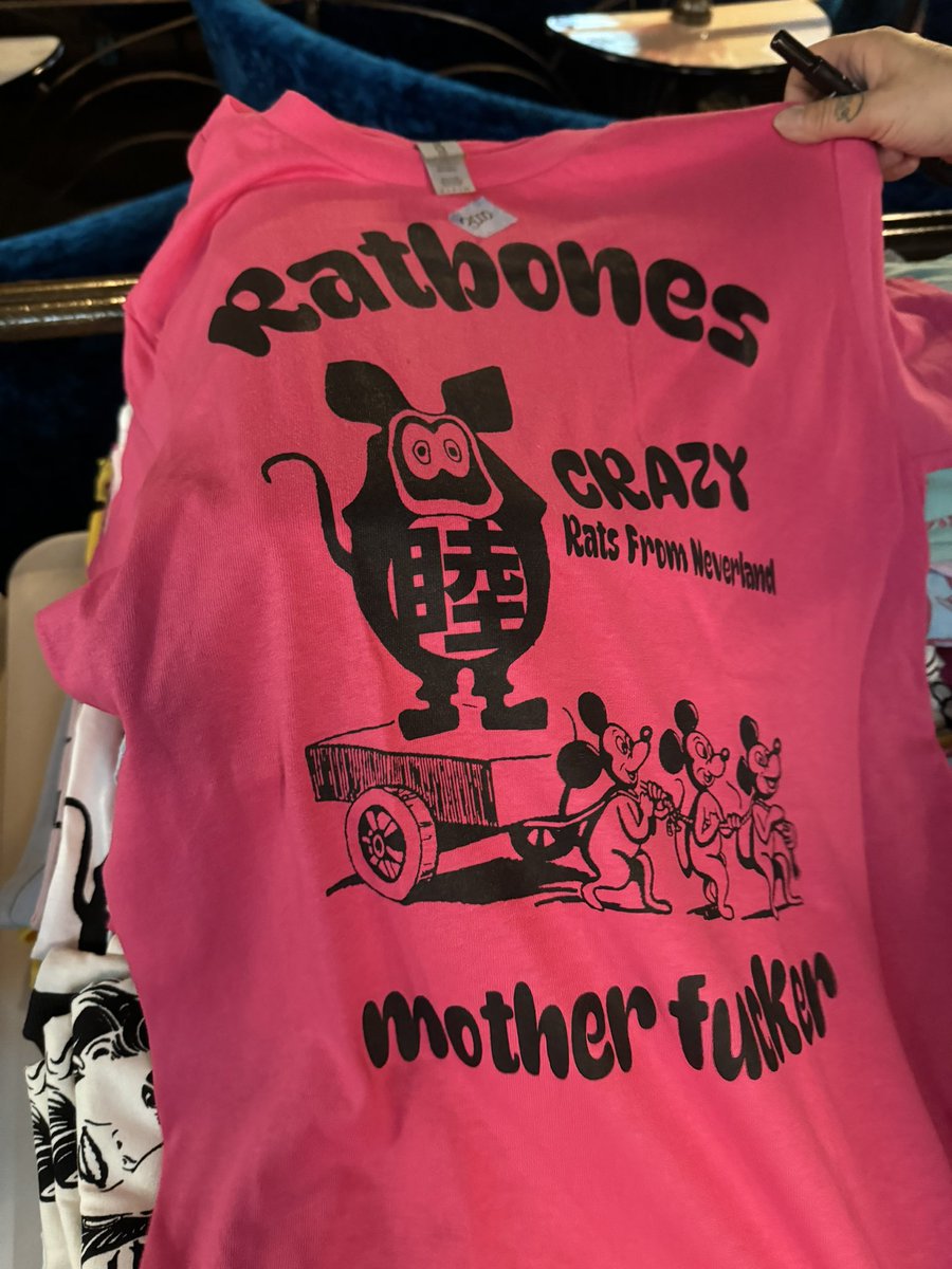 Kenyade666's tweet photo. めっちゃカッコイイTシャツから、可愛いのまで！！(っ ॑꒳ ॑c)ﾜｸﾜｸ

めっちゃええやん！！www

他にもいっぱい！！😊

写真は、俺チョイス！！👍 ̖́-

 #pr666 #RATBONES #十三 https://t.co/R2sSlTI8Js
