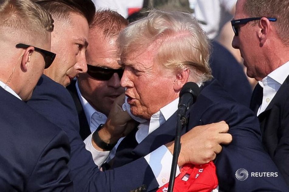 MarioNawfal's tweet photo. 🚨🇺🇸BREAKING: TRUMP RELEASED FROM HOSPITAL AFTER ASSASSINATION ATTEMPT

After being shot in the ear in an assassination attempt during a rally in Pennsylvania.

One victim was killed in the shooting, and two others are in critical condition.

The shooter was neutralized.

Source: WaPo