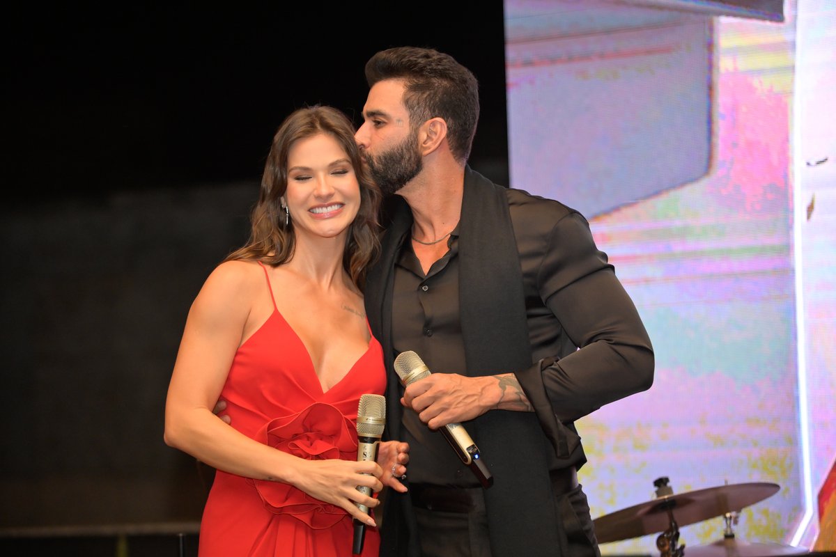 alanrones's tweet image. Fotografei uma noite memorável no coquetel de inauguração da @luminiestetica.brasilia, onde a elegância teve encontro com o glamour. A presença especial do Cantor Sertanejo @gusttavolima prestigiando sua esposa @andressasuita tornou o evento ainda mais brilhante!

#AlanFotografia