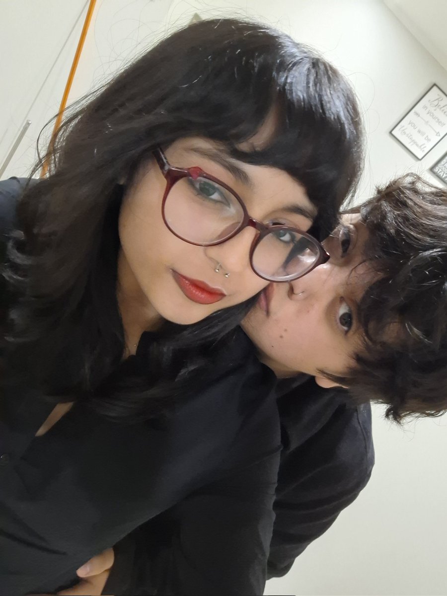 hola, he estado inactivo por qué ahora tengo al amor de mi vida conmigo y estoy muy feliz como para usar esta chingadera a diario así que eso, dudo que vuelva a ser activo, besos y los quiero 😁💕