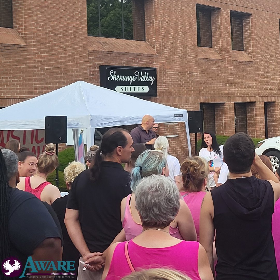 merceraware_inc's tweet photo. Today, we stood with the family and friends of Pauly Likens, who was taken too soon from this world. This heartwarming vigil was a bright beacon of love; you can tell many people's love is what helps make that beacon shine bright. #awareofmercercounty #support https://t.co/le87J1QOn9