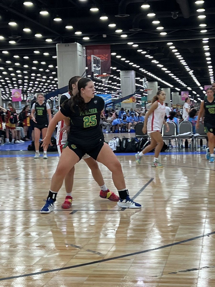 LoriKershner's tweet photo. Day 3 at Run for the Roses. There has been some great talent on the courts this week. Love watching her battle it out in the paint. 💪 Championships start tomorrow. 🌹🏀 

#KentuckyPremier #Firstep @angie_saiter @JDabbs86 @JrAllStarBB @EJayArrow @getupborohoops https://t.co/H4RaLx1Ca2