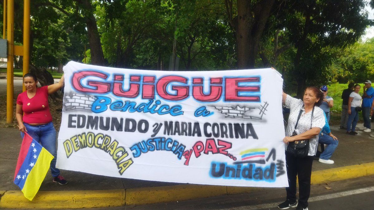 frarchila's tweet photo. #13Jul Vencidos los obstáculos demostramos contundencia en las calles de Valencia
#ADecosConEdmundo, recibiendo al próximo presidente Edmundo González Urrutia (@EdmundoGU) y a la líder María Corina Machado (@MariaCorinaYA), inaplazable el cambio político, es una demanda ciudadana https://t.co/dvyhQM1k9m
