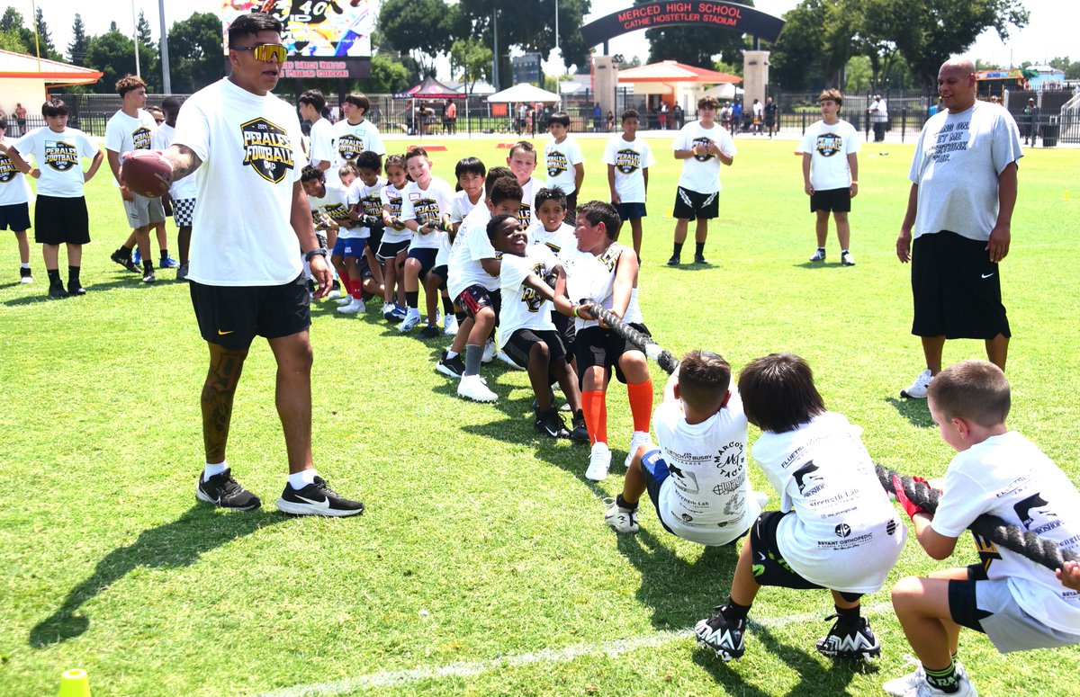 Merced Sun-Star (@msssports) on Twitter photo Popped out to the David Perales Football Camp today
<a href="/David99Perales/">David Perales🌪</a> <a href="/RobScheidt/">Rob Scheidt</a> <a href="/UKG_34/">Ulonzo Gilliam Jr.</a> <a href="/MhsHallOfFame/">Paul Hogue</a> <a href="/MercedUHSD/">MercedUHSD</a> <a href="/FresnoStateFB/">Fresno State Football</a> Popped out to the David Perales Football Camp today
<a href="/David99Perales/">David Perales🌪</a> <a href="/RobScheidt/">Rob Scheidt</a> <a href="/UKG_34/">Ulonzo Gilliam Jr.</a> <a href="/MhsHallOfFame/">Paul Hogue</a> <a href="/MercedUHSD/">MercedUHSD</a> <a href="/FresnoStateFB/">Fresno State Football</a>