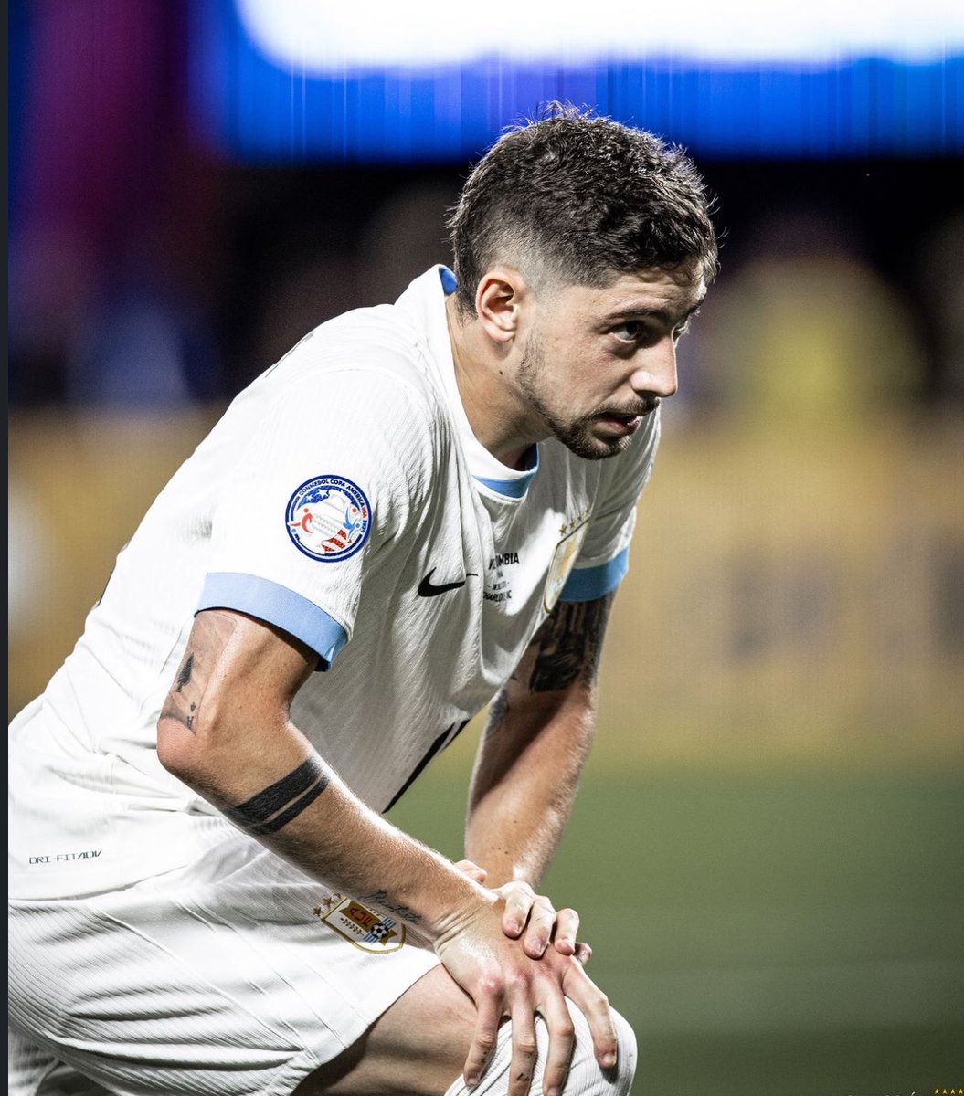 tvmaxdeportes's tweet photo. AL PALO 😨😱 77’ Fede Valverde cerca de segundo para los Charrúas, pero el tiro terminó en el travesaño. #FullCopaAmerica #Fullfutbol #Copaamerica https://t.co/t2oiR5XSp7