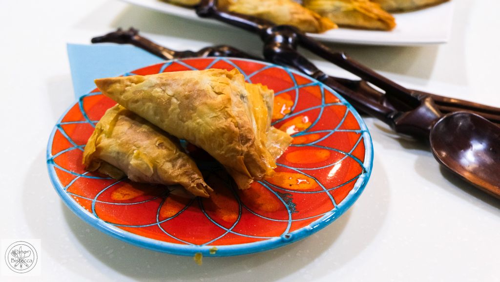PaneBistecca's tweet photo. Bobotie Samosas https://t.co/Kq92A8W2At
#diekulinarischeweltreise #blogebvent @volkermampft #food #vegetables #meat #essen #gemuese #fleisch #suedafrika #southafrica #samosa #bobotie #rindfleisch #beef #lamb #lamm #fruechte #fruits #fingerfood #snack #filopastry #filoteig https://t.co/lwsMy6SHND