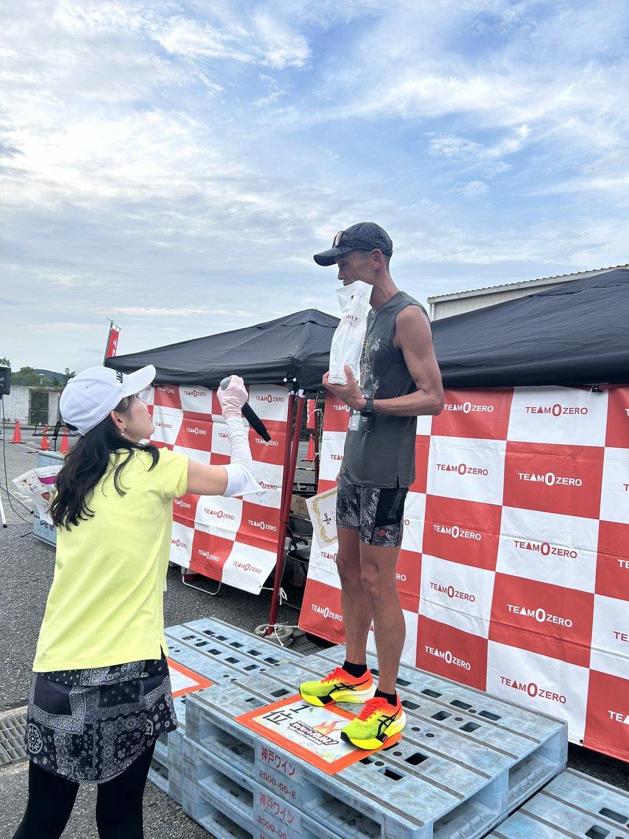 KangoshiPlus's tweet photo. 神戸ワイナリーでサンセットRUNの救護に行ってきました。幼児から80代まで600人ほどの参加者がありました。アップダウンがあるコースの為、転倒されて擦過傷を負われた方が数人おられましたが、熱中症などは無く終了しました。ランナーの皆さん、お疲れさまでした。
#玉ねぎマラソン
#看護師
#イ���ント https://t.co/BxDmFSTt0x