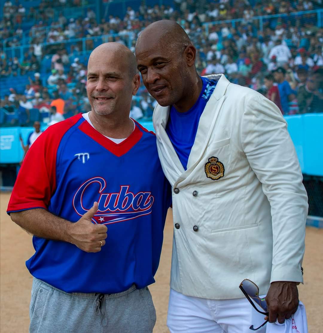 GHNordelo5's tweet photo. Un día como hoy, 13 de Julio, se retiró oficialmente como jugador activo un grande de nuestro béisbol: Alexander Malleta, quien, como entrenador de bateo, tiene mucho que ver con el hecho de que sus #Industriales estén 'metidos' en el 'play off' del campeonato. #Cuba #CDRCuba https://t.co/Efa5Fenkbc