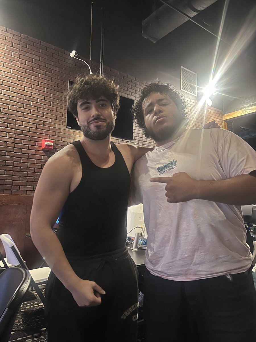 zarberiannnn's tweet photo. Met Genesis 3 winner at Cirque real chill dude #CoolasIce #DiddyOrDiddyNot #FreeNairo https://t.co/8pwC3QCGRc