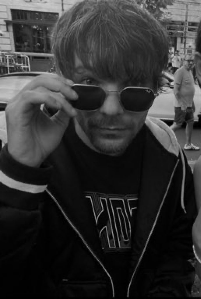 LouWithHim tweet picture