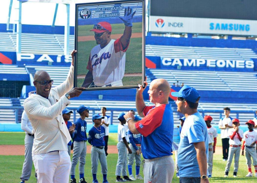 GHNordelo5's tweet photo. Un día como hoy, 13 de Julio, se retiró oficialmente como jugador activo un grande de nuestro béisbol: Alexander Malleta, quien, como entrenador de bateo, tiene mucho que ver con el hecho de que sus #Industriales estén 'metidos' en el 'play off' del campeonato. #Cuba #CDRCuba https://t.co/Efa5Fenkbc