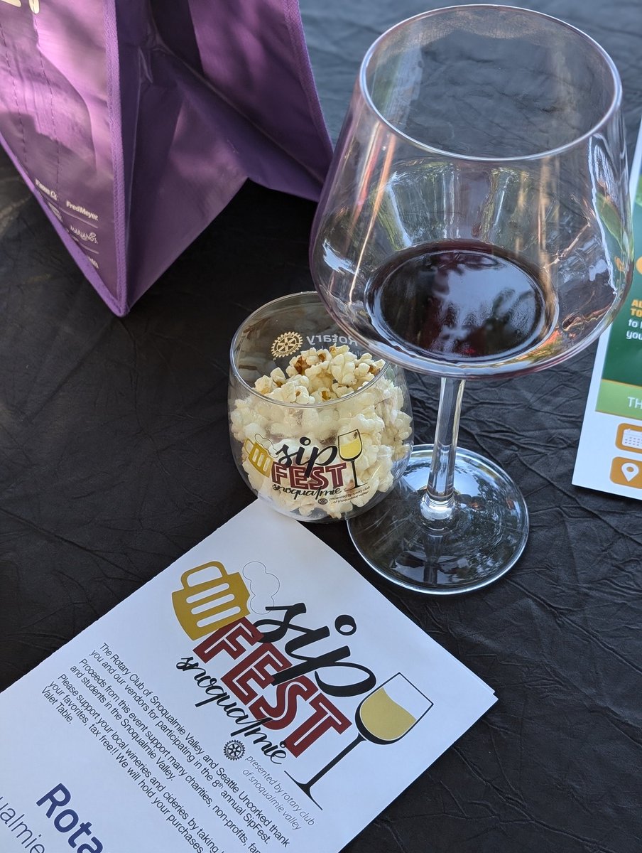 GrnLakeGirl's tweet photo. Fun night with friends at #SipFest in @SnoqualmieGov tonight.
🍷 
#Wine #WineLover #SaturdaySips https://t.co/aINISJJRmP
