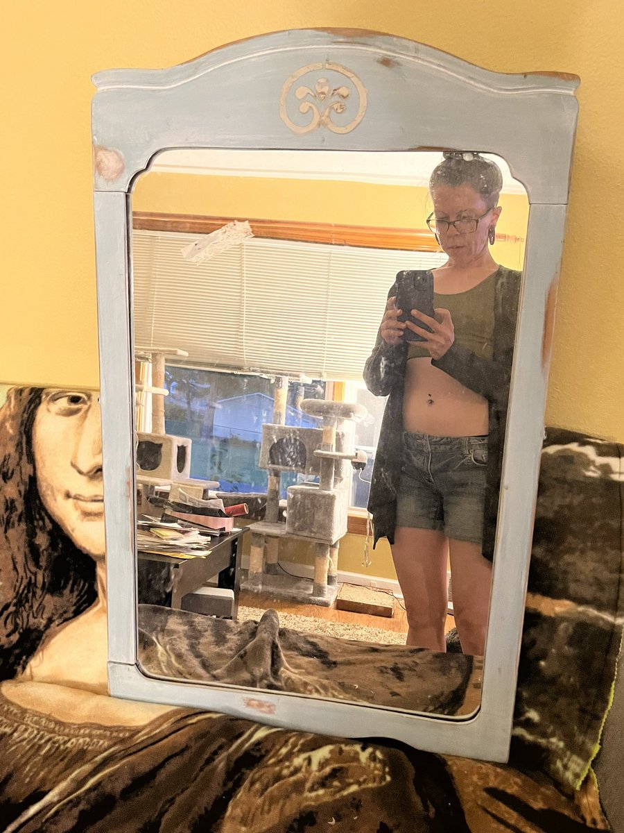 DaizySTL's tweet photo. Scored this mirror for free today, and I already am having a vision of what I want it to look like! #upcyclegal #shescrafty #repurpose  #fixandflip #daizyjeanzthingzstl https://t.co/LMLvHUM7D3