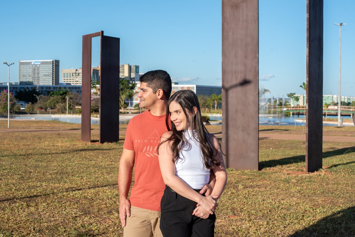 alanrones's tweet image. Explorando Brasília através dos olhos do amor! 📸💑 Que privilégio fotografar este casal carioca (@peixotoviviannen &amp;amp; Tiago) pelos pontos turísticos da nossa capital. Cada imagem conta uma história única de conexão e descoberta. ❤️

#FotografiaDeCasal #TurismoEmBrasília #Amor