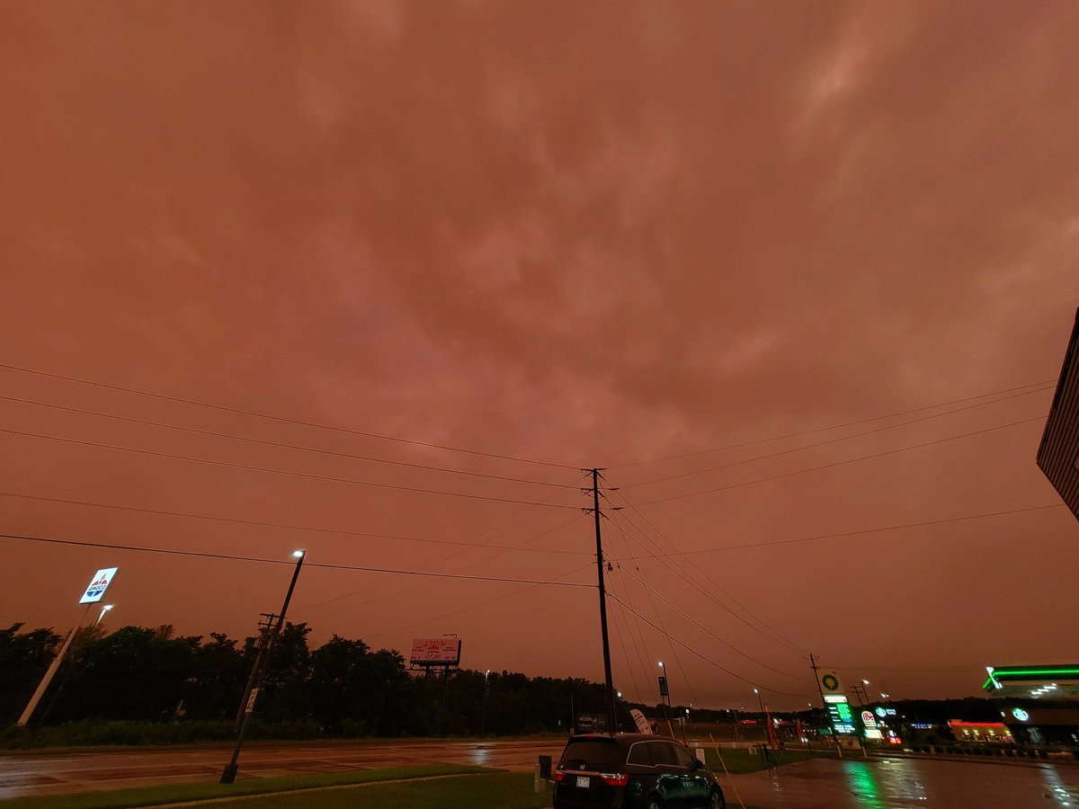 TeriBarrMedia's tweet photo. The sky is a funky color in the #Waupaca, #Wisconsin area after strong storms roll through here.
67 degrees. #Thunderstorm watch until 10pm.
#wiwx https://t.co/dxdrKuwOhJ