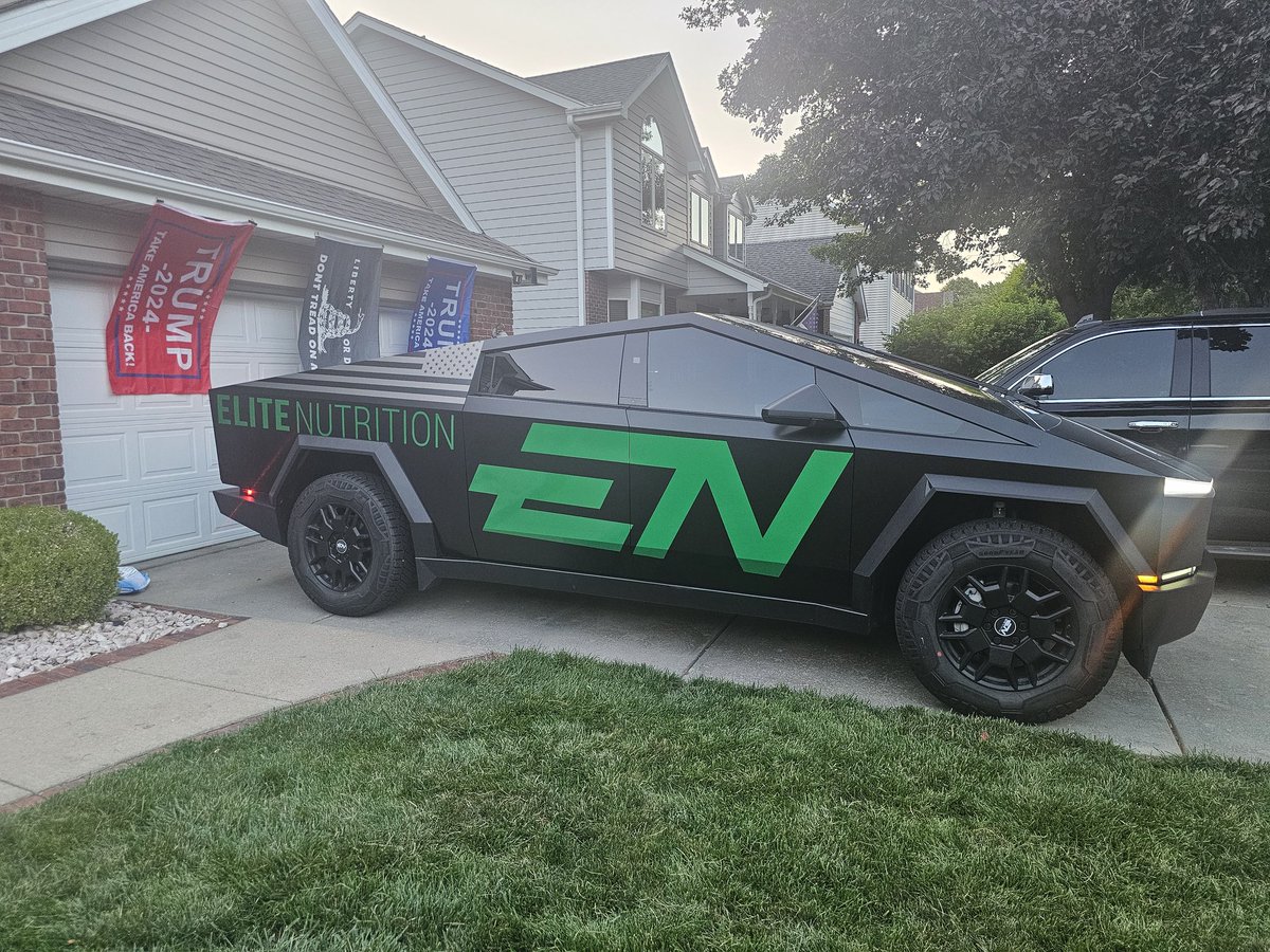 slucch24's tweet photo. People's champ, aka DJT, if you're in Nebraska, the Elite CyberTank is at your service. @DonaldTrump @DonaldJTrumpJr 
We are with you #Trump #peopleschamp #MAGA #TRUMPtrain #teflondon https://t.co/Qn6dtb2Qkb