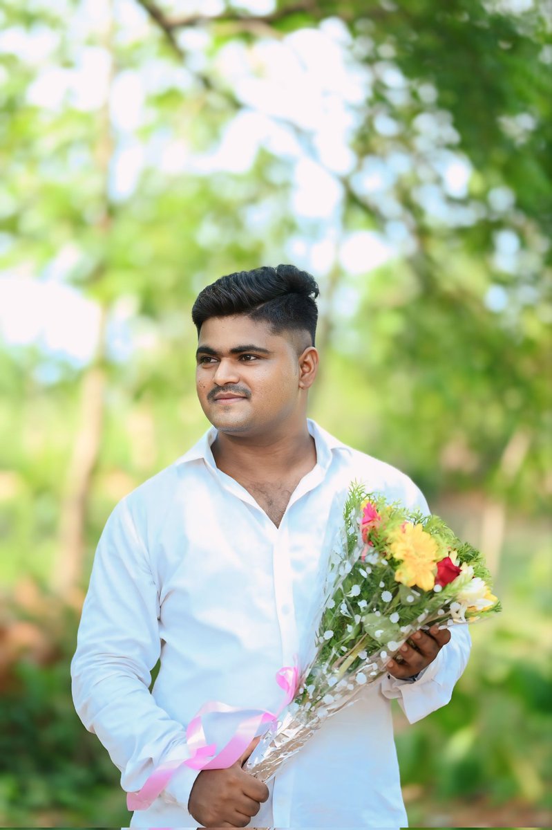 MSDSOUMYA07's tweet photo. ଦିନେ ନା ଦିନେ ସମସ୍ତଙ୍କୁ ମିଳେ  ।
            ହେଲେ  , ମନର କଥା ଆଉ ଦୃଦୟ ର ଭାଷା ବୁଝି 
ପାରୁଥିବା ଜୀବନ ସାଥୀ ଭାଗ୍ୟରେ ଥିଲେ ମିଳେ । 🌹🥰❤️😍 https://t.co/OZvyQJpMCZ