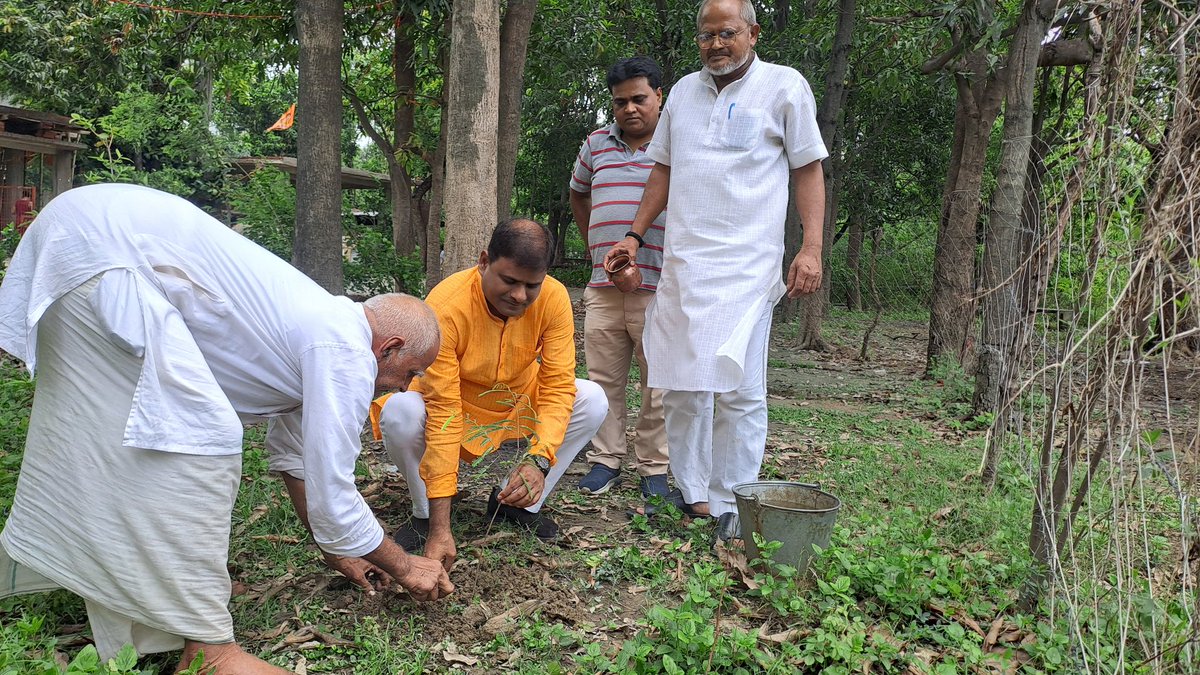 एक बृक्ष मां के नाम
बलिया मे मीढा गांव मे लछी राम ब्रह्म बाबा के स्थान पर बृक्ष लगाया।
<a href="/BJP4UP/">BJP Uttar Pradesh</a> <a href="/bjp4balliait/">BJP Ballia</a> <a href="/BJP4India/">BJP</a>