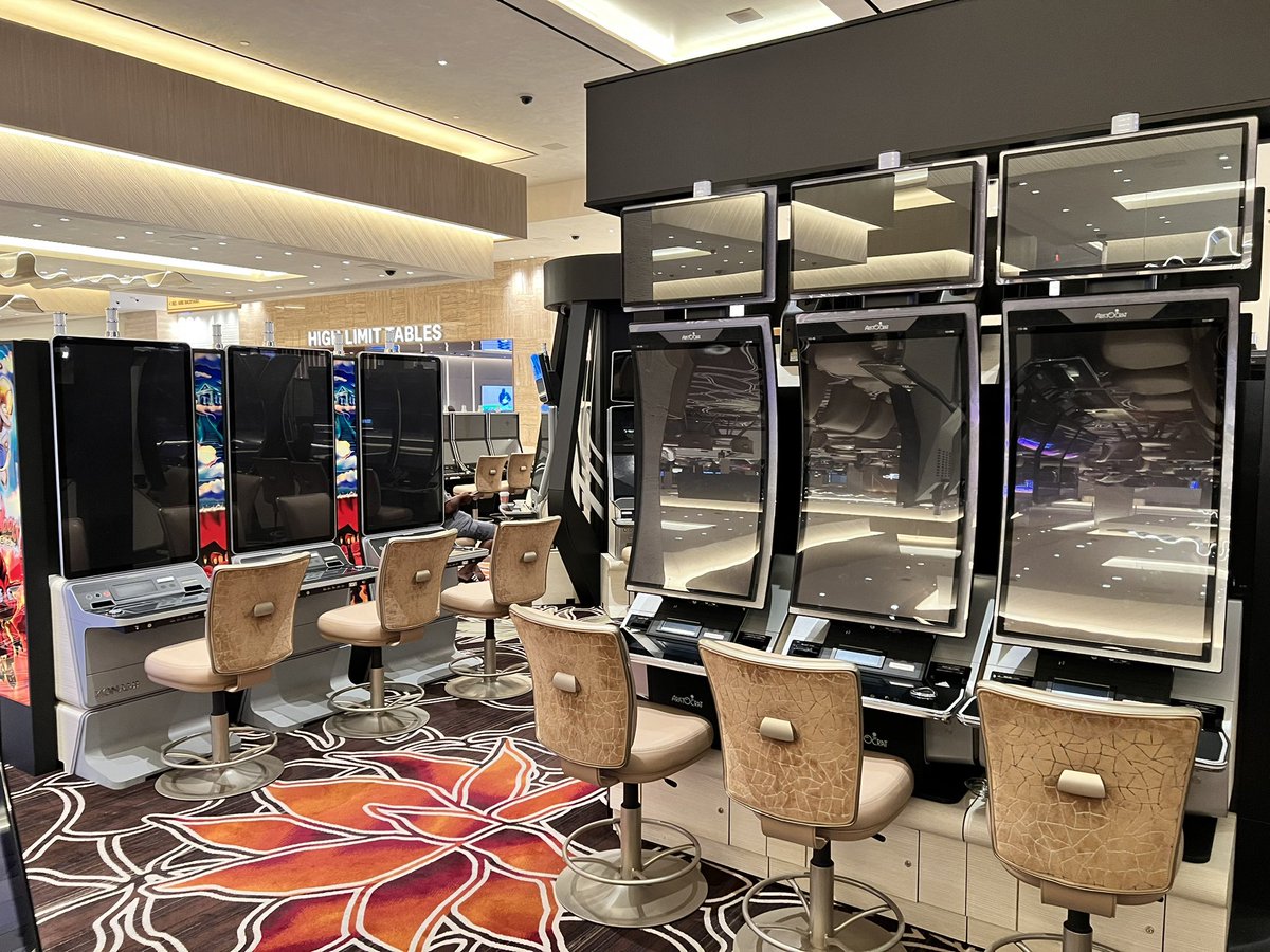 Demodave's tweet photo. @VitalVegas Power Outage at Durango Casino. 3/4 of the machines and all table games are dark. https://t.co/R3EcuWZ7mt
