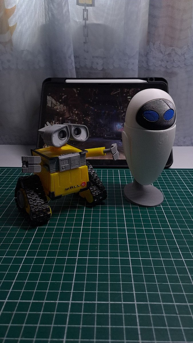 anbricks21's tweet photo. Walle-E &amp; EVE 

#3dprint #craft #pixar #fanart https://t.co/6rfjDSBumW