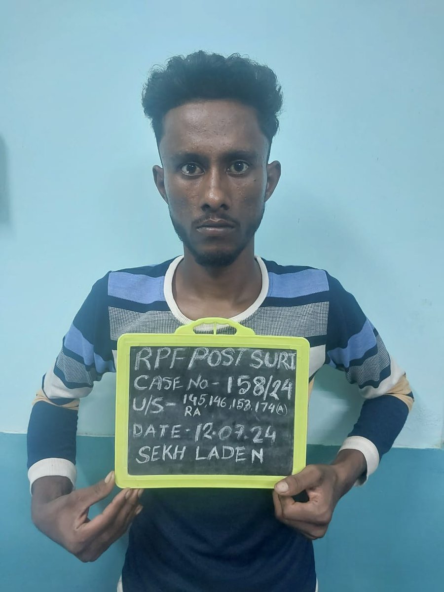 AskAnshul's tweet photo. This is from West Bengal.
Stones were pelted at a train, and its locomotive was vandalized at Chinpai Railway Station because the train did not stop at the "Alam Baba Mazar mela".
So far, the RPF has arrested one attacker Sheikh Laden. https://t.co/Vicgle0qSY
