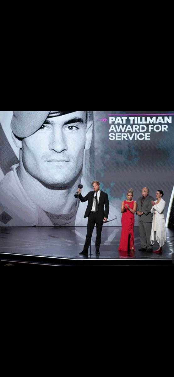 0Rthebest91033's tweet photo. #PatTillmanAward2024 #PatTillmanDishonored #HarolAndFraudAKAHarryAndMeghan #HarryDoesNotDeserveThisAward  #HarryIsAnInsignificantLittleSpare #HarryIsASpoiledUngreatfulBrat #HarryIsEmbarrassing #HarryIsExRoyal #HarryIsNoHero #HarryShameOnYou #SussexsShitShowCircus https://t.co/rGYLjG5p6J