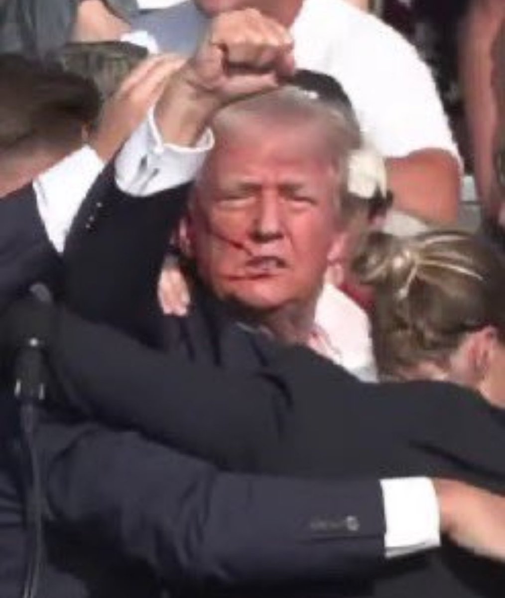 jdoedoe101101's tweet photo. Le intentaron hacer dos impeachments, le robaron la elección, le armaron 18 causas judiciales, lo condenaron en 1, quieren bajarlo de la elección y ahora quisieron matarlo.

No saben que es INEVITABLE. https://t.co/yncXALejh9