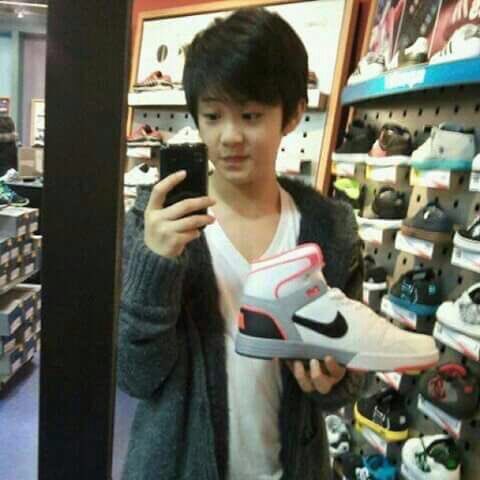 Guys share foto foto predebut member nct! Dong 😍🫶🏻