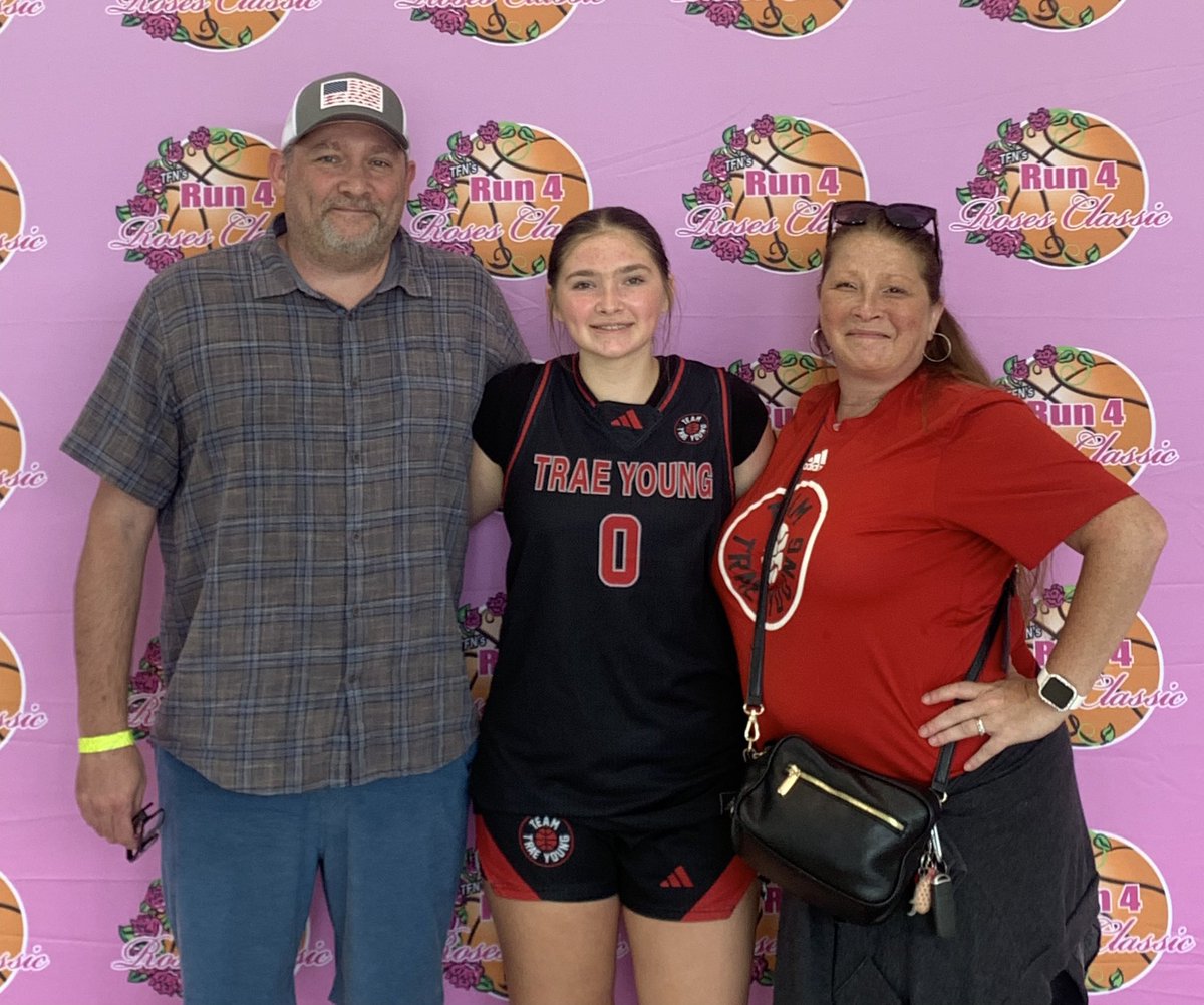 brooklyn_h490's tweet photo. Sososo grateful to get to play and stay in Louisville this weekend for the Run For Roses tournament. Had a lot of fun with my team and with the experience! https://t.co/f57ufhPBdN