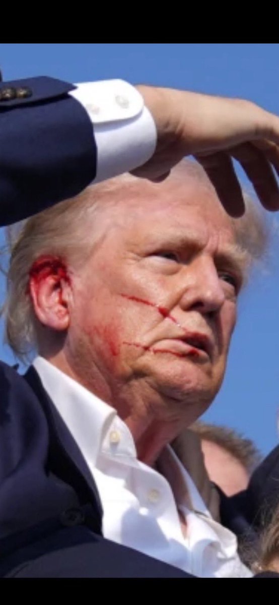 ArDhangad's tweet photo. トランプ、防弾チョッキ着てたんだろうな

#DonaldTrump #DonaldTrumpIsProject2025 #DonaldTrumpIsUnfitToLead #DonaldTrumpMustStepDown #donald https://t.co/9X1cuF6Fu9