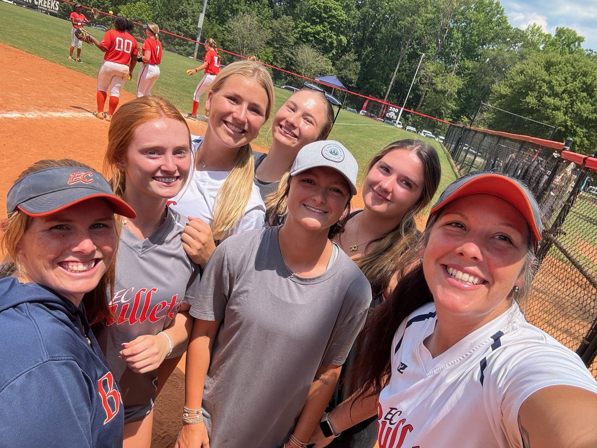EC05Bilz's tweet photo. You know it's gonna be a good day when the OG squad shows up to the ball field to help coach & keep the energy!! 

7 year starter - @rquinnelly77 
3 year starter - @maddiehobby2023 
3 year starter- @kaytlinwasup5 
5 year starter - @SpaydSydney 
5 year starter- @abbycsoftball 

And even more special when you see OG parents, Mrs.Robin, Kevin dog, and Jared.  Love yall.