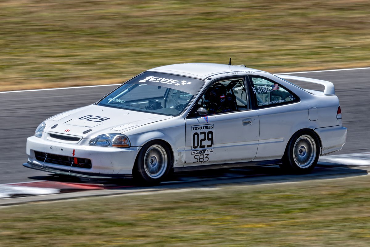 Sabian404's tweet photo. Fun first day out at @portlandraceway for the @RoseCupRaces today. Got a little toasty toward the end, but looking forward to another day out there tomorrow. https://t.co/OcoYk4xUwO