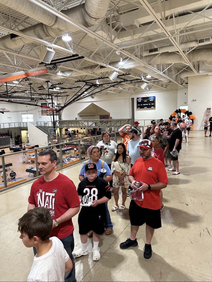 PeytonIson2's tweet photo. Super fun event today with Bengals Safety @JordanMBattle. Can’t wait to watch him play this season!! 

Special thanks to everyone who came out to meet him!! https://t.co/FzmigHiq1i