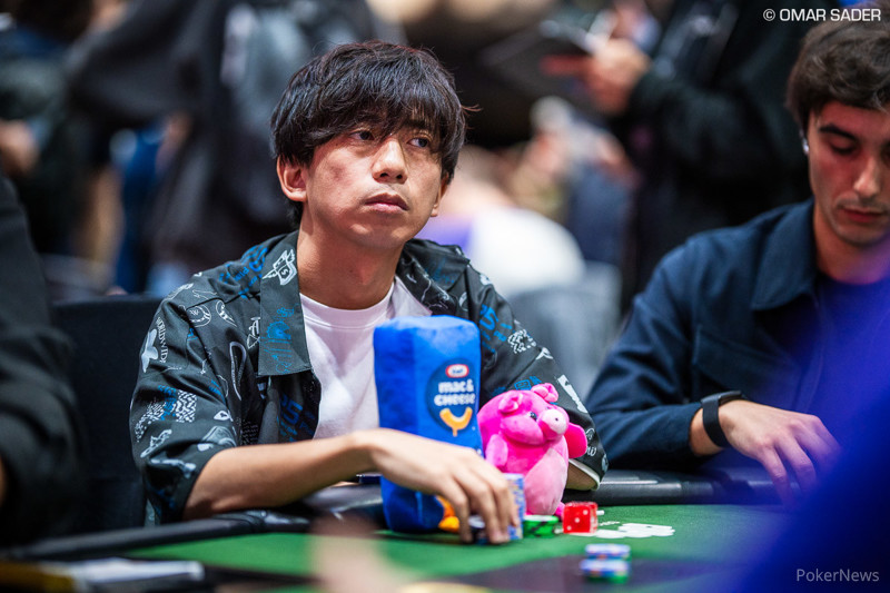 poker_ing's tweet photo. 【WSOP】#81　$10,000　Main Event
Hiroki Nawaさん　45位入賞（$200,000）

あれから5年。

奇跡の日本最高位を支えたのは、休憩中も仕事に追われる彼に食事を運んでくれた相棒だった。そして今、2023年日本最高位を記録した相棒と正に同じ順位で終了した。

世界の友よ、永遠に。

Photo: Omar Sader https://t.co/zwrrxyJQ9Q