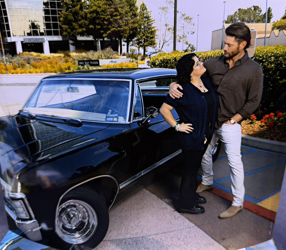 Sofilovesdilfz's tweet photo. Donβt look at me look at JENSEN. #SPNSF #sfcon https://t.co/Daf7zaC4sq