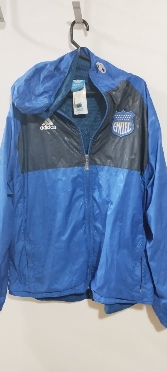 ely_1904's tweet photo. Les cuento q me llegaron dos #chompas de #Emelec por equivocación en talla
Las vendo !!! Porfa pasen la voz https://t.co/4mmiXNvQWD
