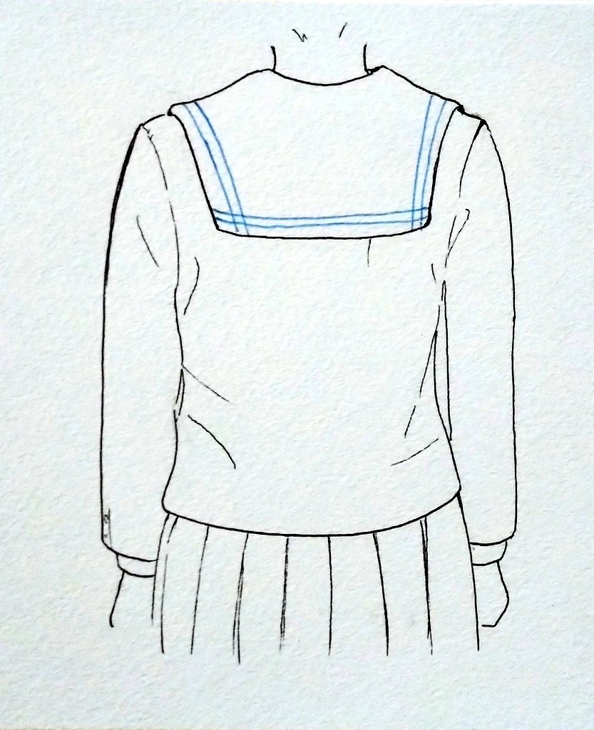 @smdk30 実はこの制服は中央区立晴海中学校のものをベースにし、関係者から怒られるかもと思い少し変えています。
上着の色はそのまま。フラップ付きのポケットが相違点です。下にきたセーラーシャツの襟を外に出して着るので袖口からシャツの袖が見えます。後ろは直角ではなく内側に切れ込んでいます。 
