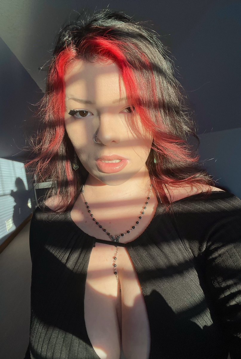 circulardaze's tweet photo. shoutout to my shadow keepin it 💯 https://t.co/rlrZYrjCDA