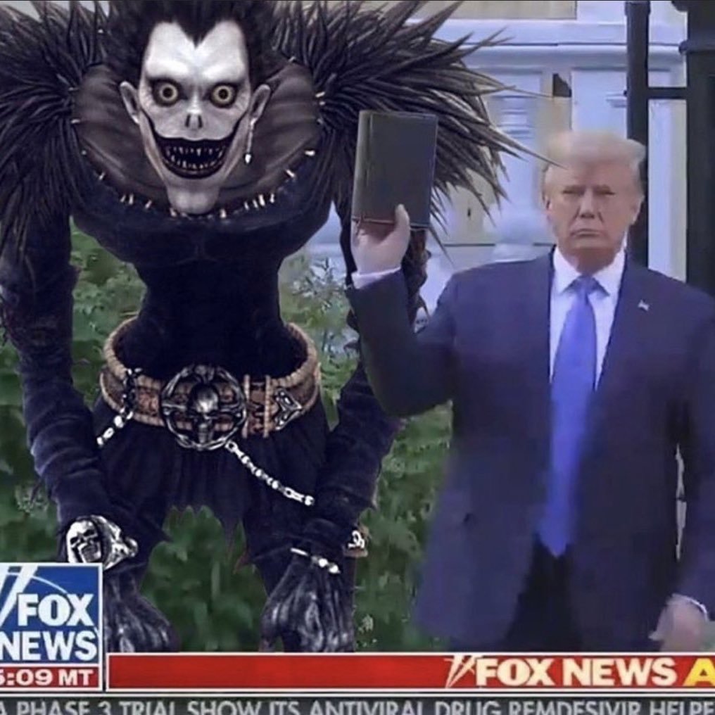 -¿Tenemos el nombre de quien me disparó? 
-Sí, señor #Trump.
-Anótalo aquí, que muera en en medio del #Tiroteo.