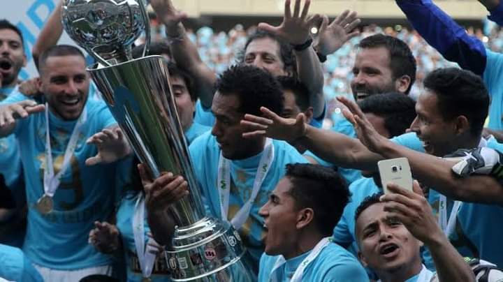 SANBORJASC's tweet photo. Que lejos estamos de lograrlo de nuevo.
Innova está destruyendo el club con sus paupérrimas decisiones.
Da pena , amamos a Sporting Cristal , este club no merece lo que se está viviendo. https://t.co/u2rI6y1wo2